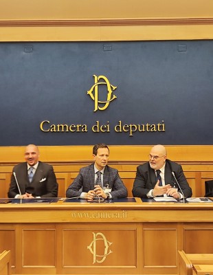 Riportare l’uomo al centro nell’epoca dell’Intelligenza Artificiale: presentato alla Camera il Manifesto del Transumanismo Inverso